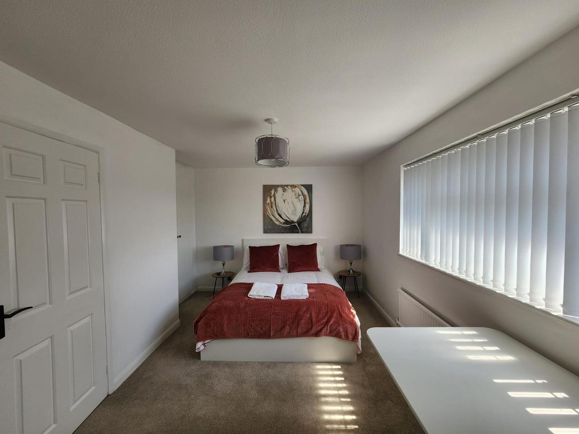 Kennedy Villa - 5 Bedroom House With Hot Tub, Wifi, Free Parkings, Close To Bicester Village Exterior foto